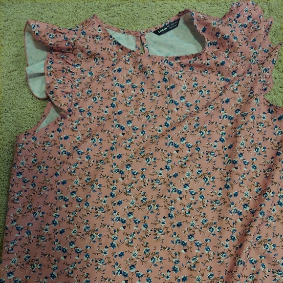 Beautiful blouse - Picture 4 of 4